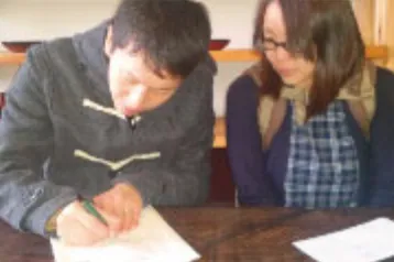 住宅会社との打ち合わせで家づくりの相談をするご夫婦