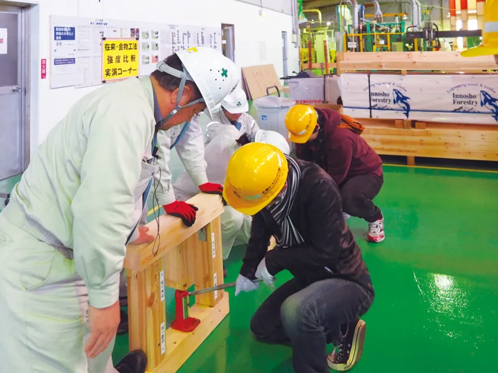 自社プレカット工場で高品質な木材加工を行う矢橋林業の見学会